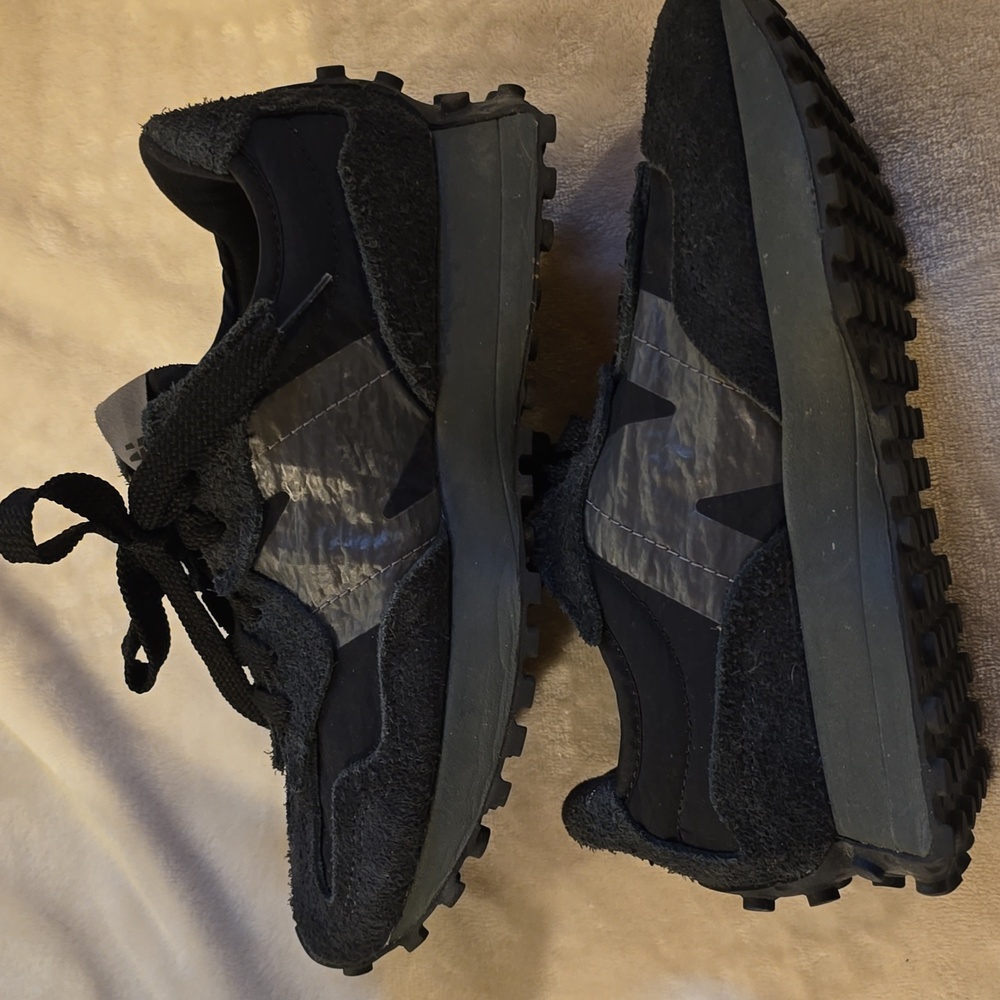 New Balance Black and Gray Women's Sneakers - Picture 8 of 9